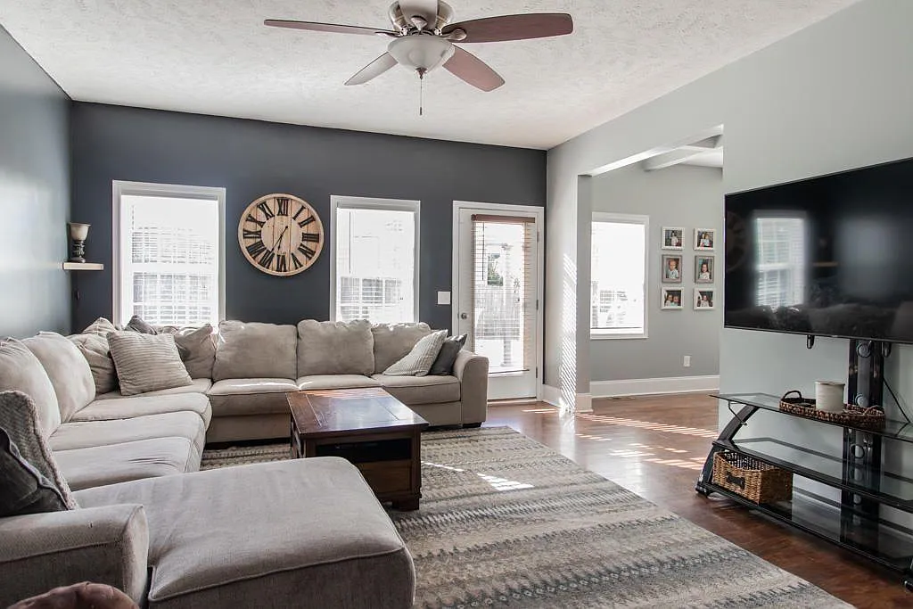 4 bed, 2.5 bath, $2,200 — Photo 4