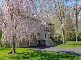 228 Briarwood Dr, Somers, NY 10589