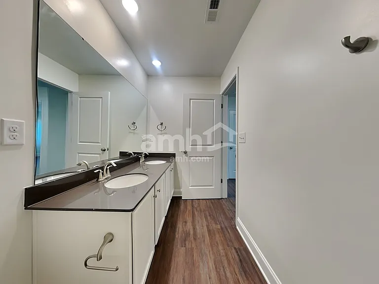 11217 Callahorn Dr — Photo 16