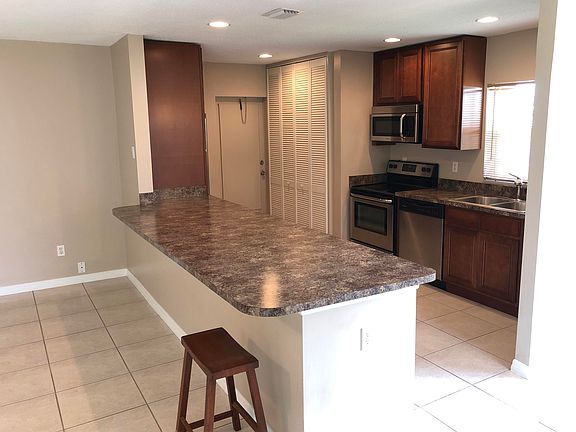 3rd image of 179 SE Placita Ct