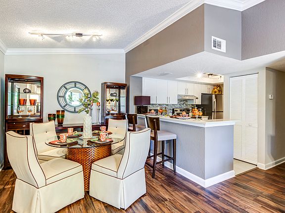 Model Dining and Kitchen