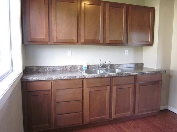 4th image of 309 W 2nd St