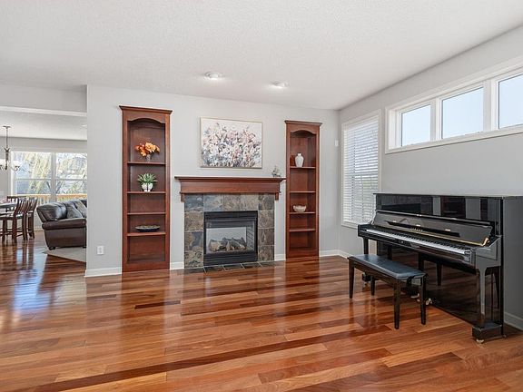 4th image of 6241 Urbandale Ln N