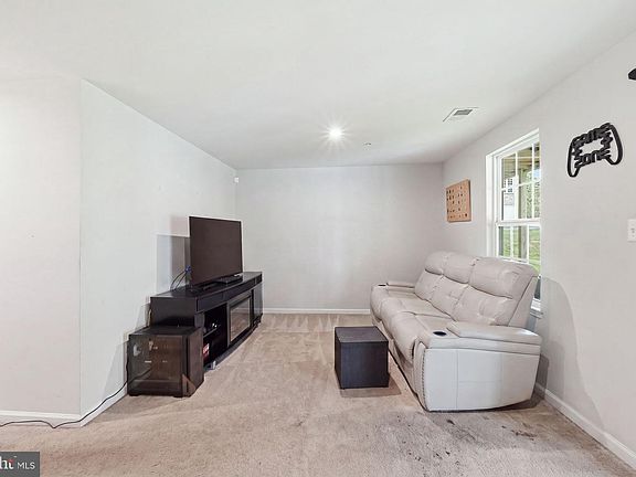 4th image of 202 Chickaloon Pl
