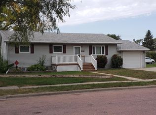 859 Minnesota Ave SW, Huron, SD 57350