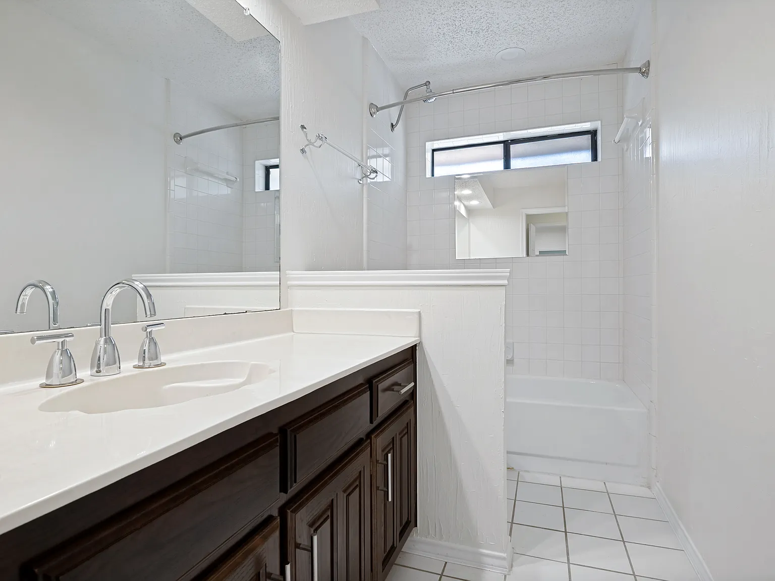 4 bed, 2500 sqft, $3,500 — Photo 1