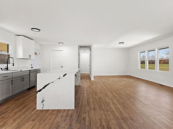 2nd image of 584 Gilpark Rd