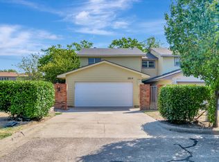 2814 Spring Valley Dr, Bedford, TX 76021
