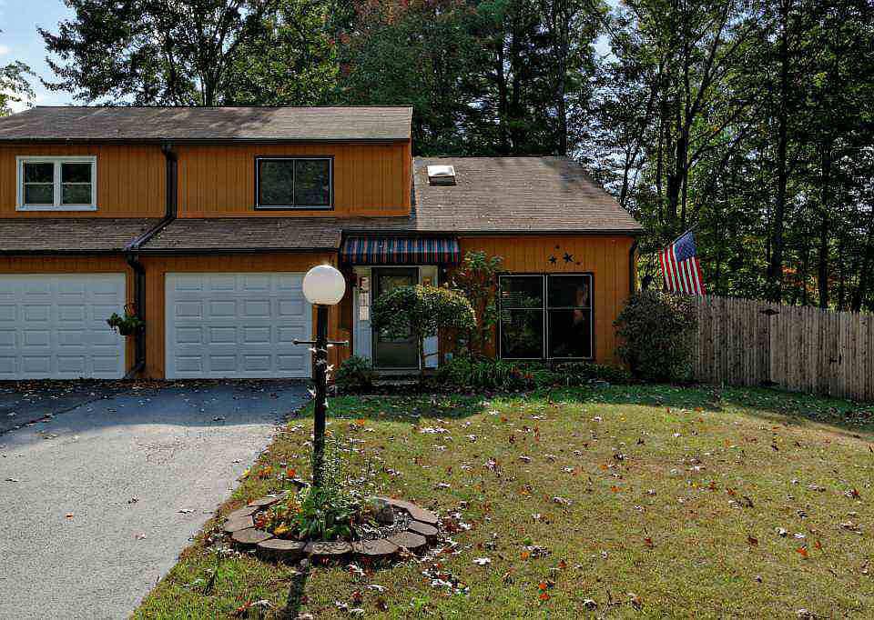 1st image of 4 A Woodbine Dr
