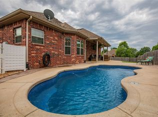 1405 W Magnolia St, Rogers, AR 72758