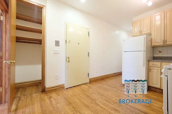 Rented by SBJ Brokerage, LLC | media 31