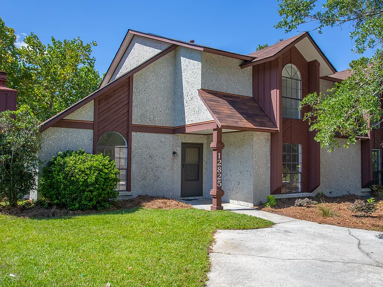 12825 Stillwood Dr — Photo 2