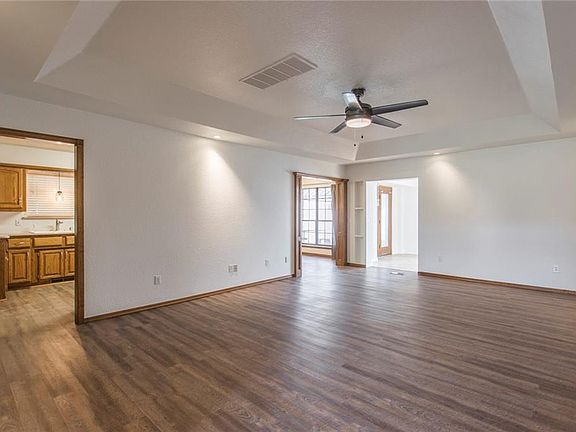5th image of 5016 Gina Cir
