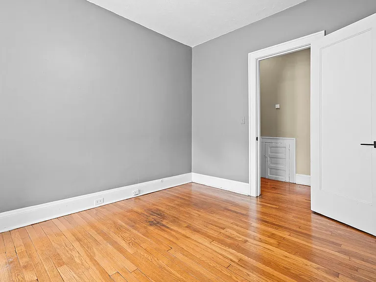 2729 Euclid Heights Blvd #3 — Photo 8