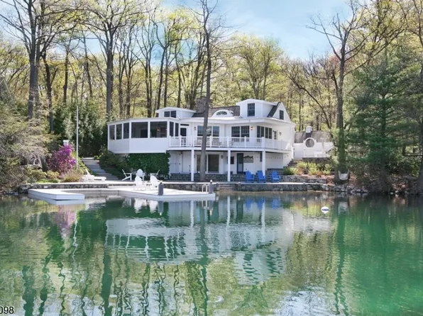 140 Lake End Rd, Rockaway Twp., NJ 07435