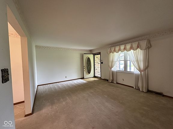 5th image of 2431 S Fisher Rd