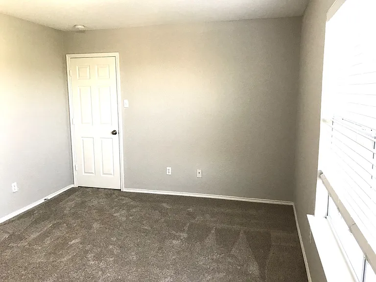 4956 Thorn Hollow Dr — Photo 10