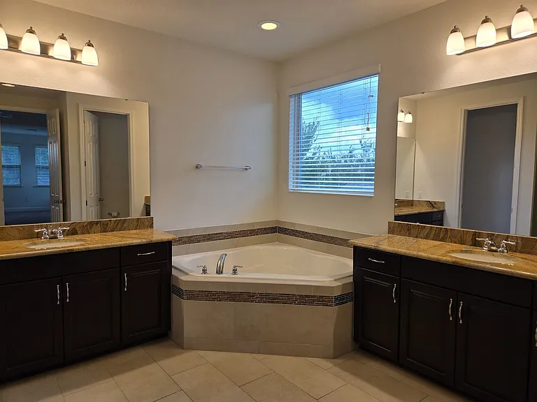9240 Woodcrane Dr — Photo 38