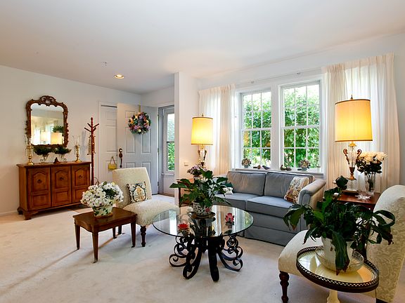 4th image of 32 Brook Hills Cir #32