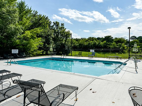 4th image of 7044 Allens Ln