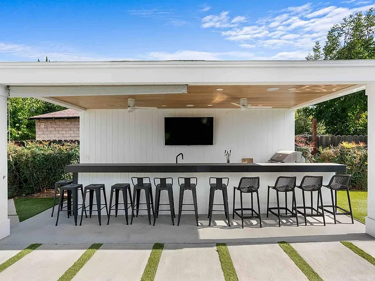 23032 Mariano St — Photo 2