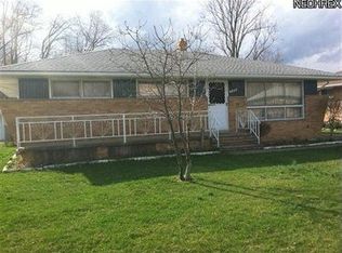 7320 Dell Haven Dr, Parma, OH 44130