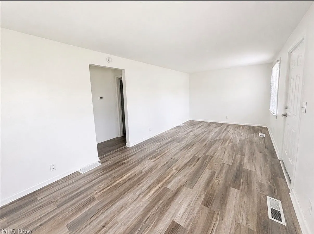 3 bed, 1200 sqft, $1,550 — Photo 1
