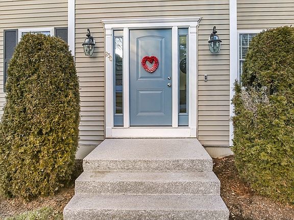 2nd image of 250 Lincoln Cres
