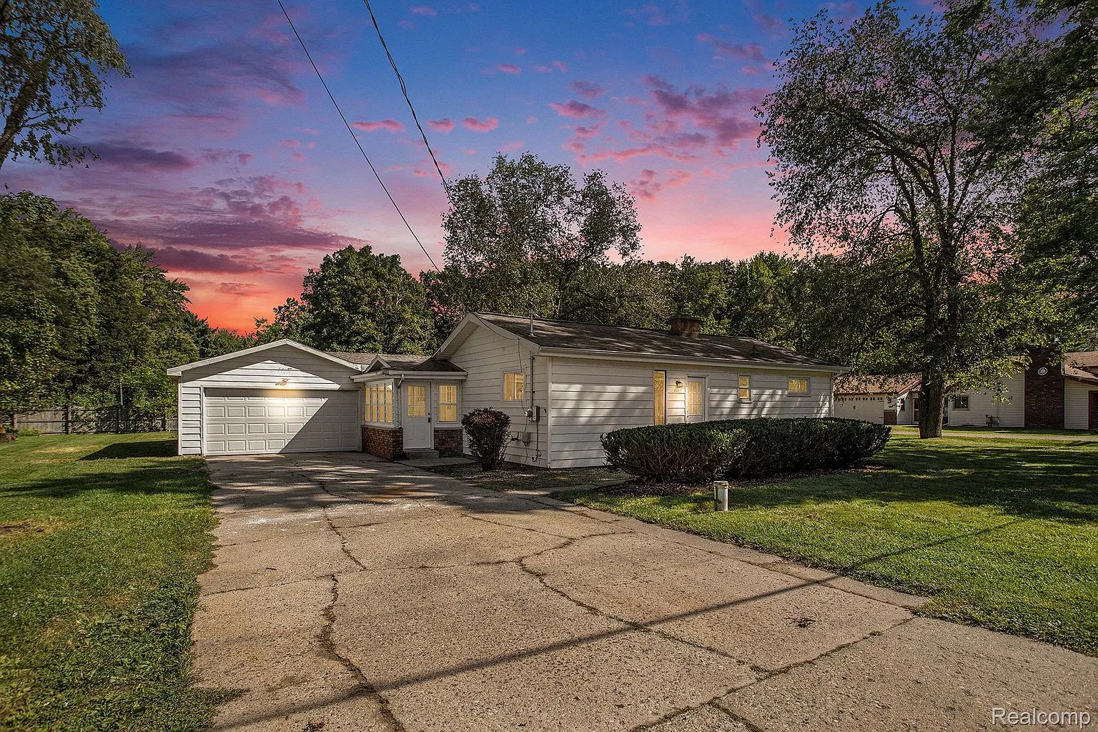454 Marie Ave photo 1
