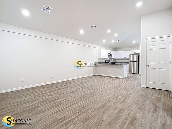 5th image of 10476 Pendleton Ave