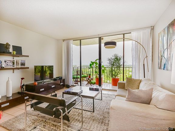 5th image of 780 NE 69th St APT 1906