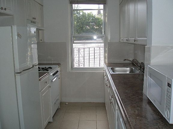 5th image of 146 Harrison Ave APT 2