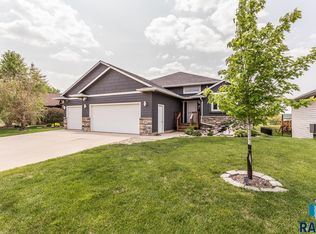 309 S Golden Willow Ave, Sioux Falls, SD 57110