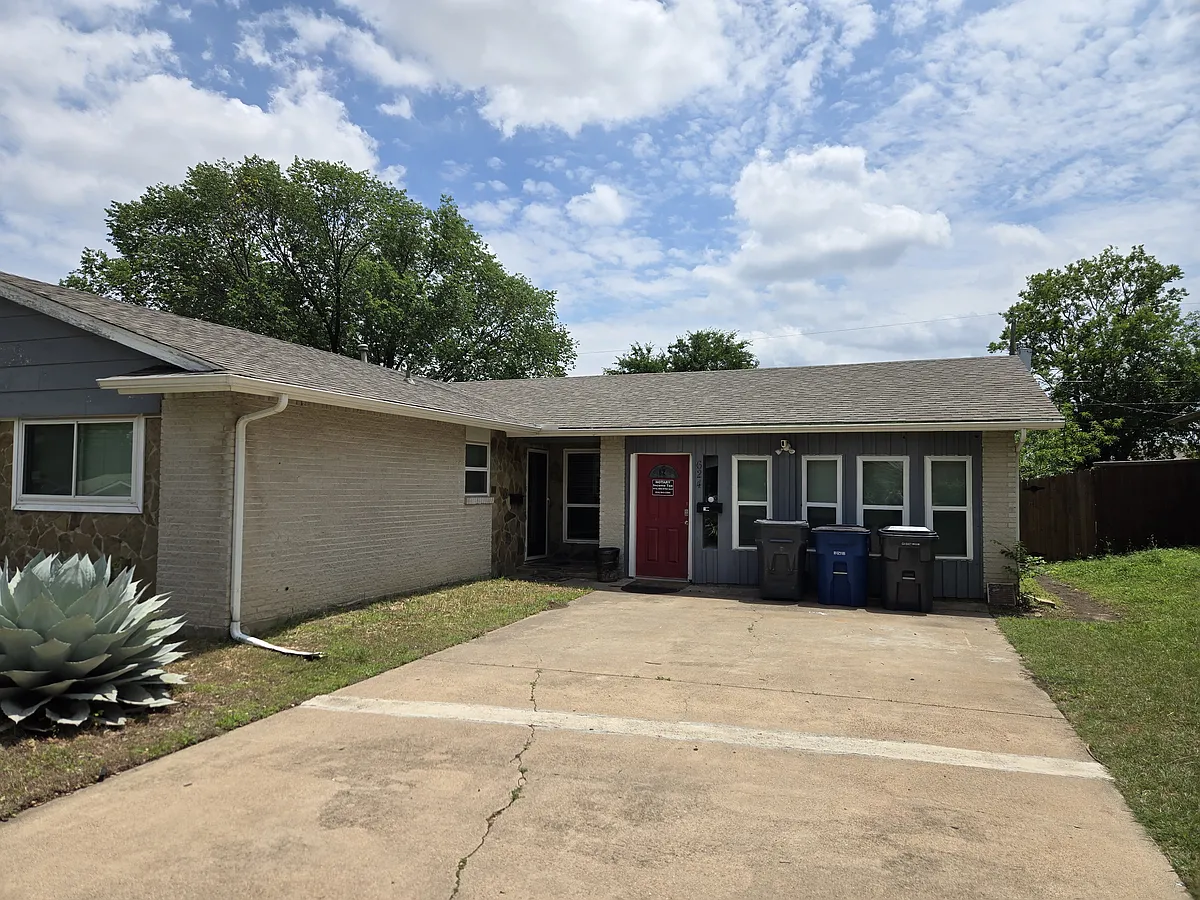 Building Photo - 624 Oceanview Dr