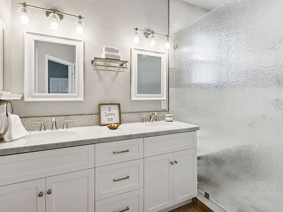 3rd image of 85323 Amaryllis Ct