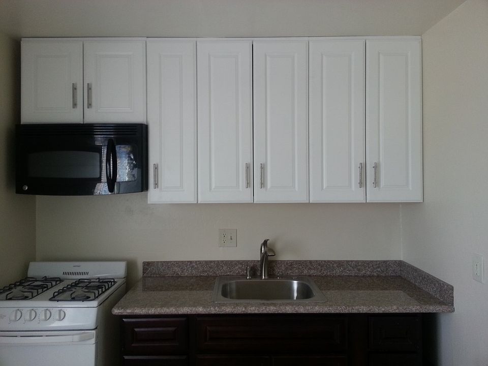 2nd image of 1526 Sanford Ave