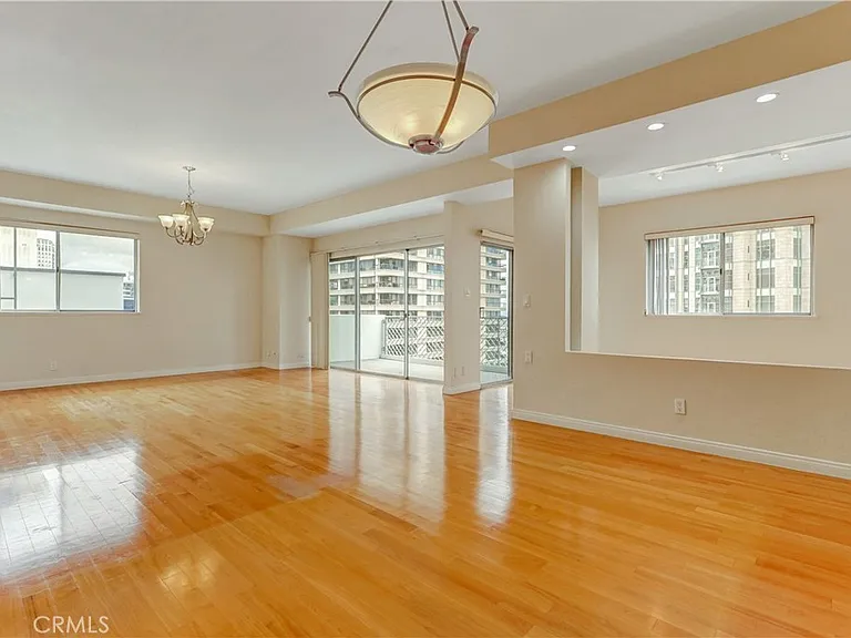 10787 Wilshire Blvd #802 — Photo 8