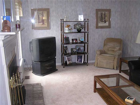 5th image of 560 Coventry Ct