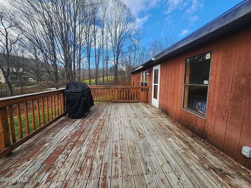 3rd image of 1099 W Hill Road
