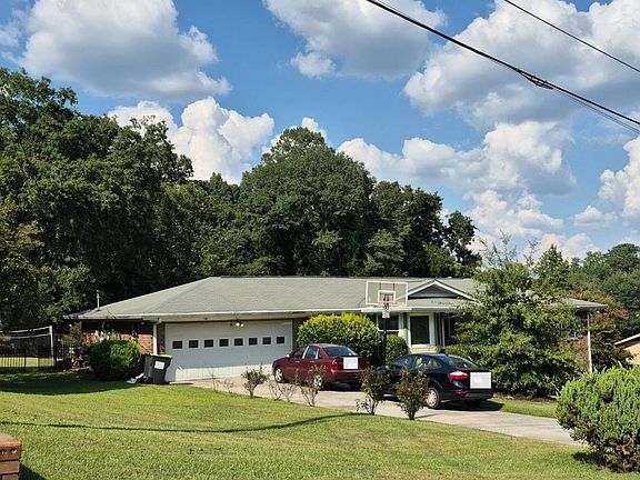3rd image of 2058 Windsor Dr