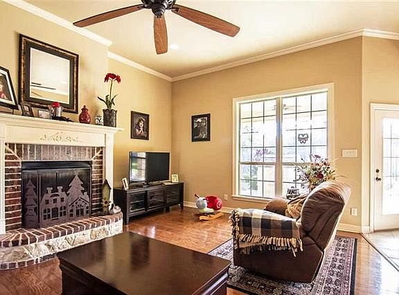 4th image of 106 Willow Brook Dr