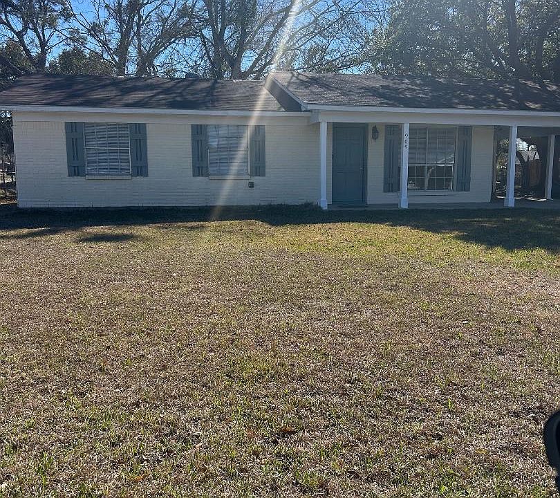 1st image of 909 Alverado Dr