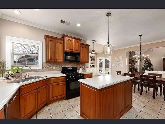 3rd image of 66 Morning Grove Dr
