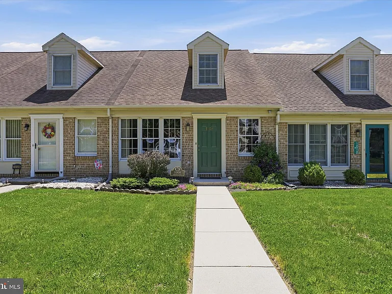 1008 Orchard Dr — Photo 1