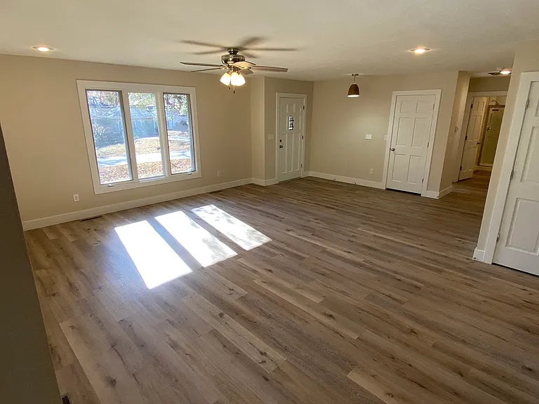 3739 E Monroe St — Photo 2