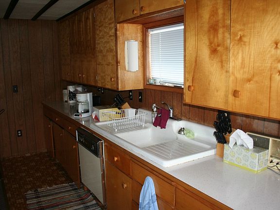 5th image of 3261 Shoreline Dr