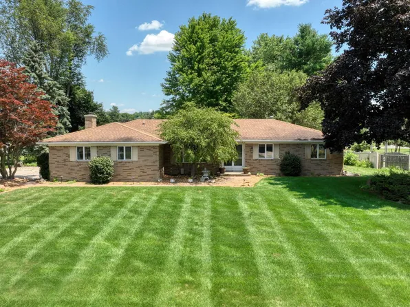 8745 Hawthorne Dr, Tecumseh, MI 49286