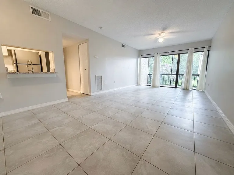 3244 S Semoran Blvd #24 — Photo 2