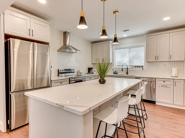 1813 Courtney Dr — Photo 8