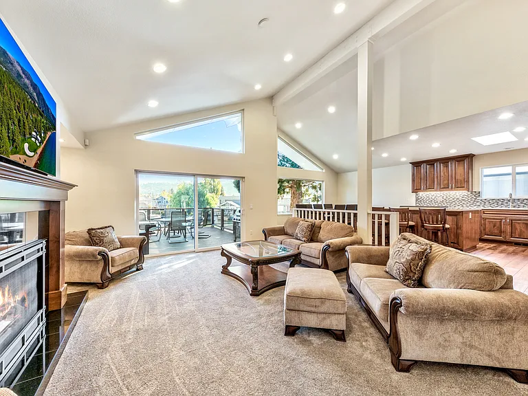 1661 Venice Dr — Photo 23